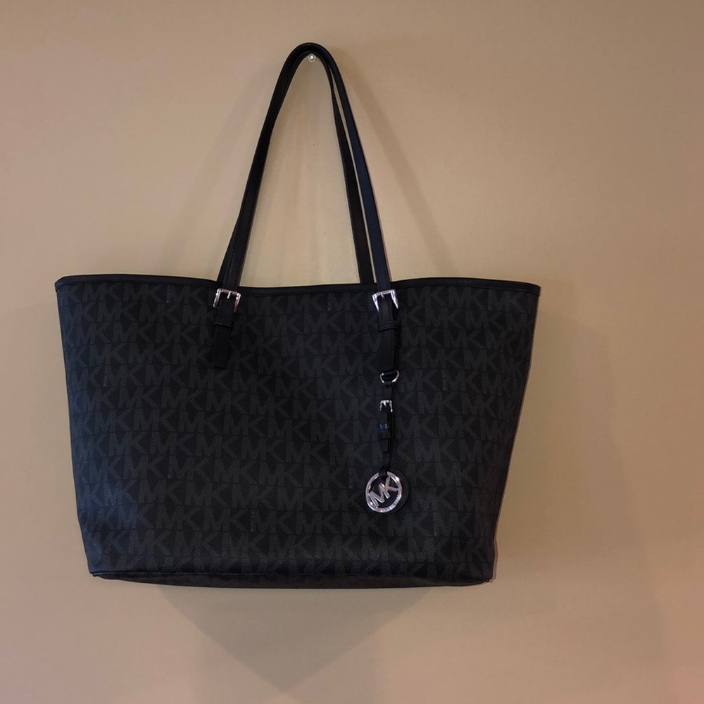 **LAST CHANCE**Michael Kors handbag $60